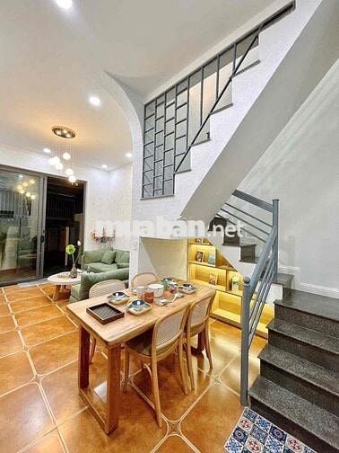 NHÀ FULL NỘI THẤT 2 PHÒNG NGỦ MẶT TIỀN ĐINH CÔNG TRÁNG