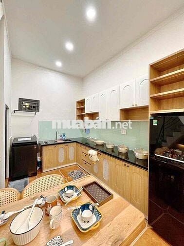 NHÀ FULL NỘI THẤT 2 PHÒNG NGỦ MẶT TIỀN ĐINH CÔNG TRÁNG