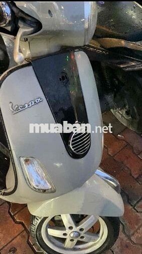 Xe Vespa như ảnh fix nhẹ