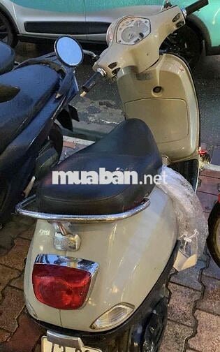 Xe Vespa như ảnh fix nhẹ