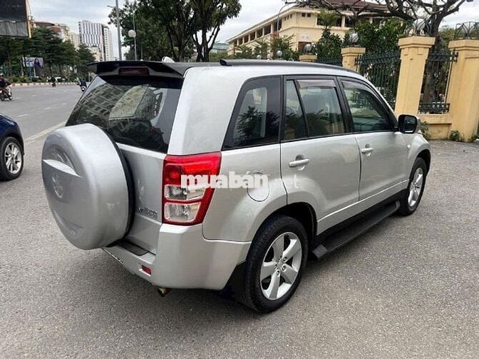 Suzuki Grand Vitara 2011 2.0L Ghi bạc