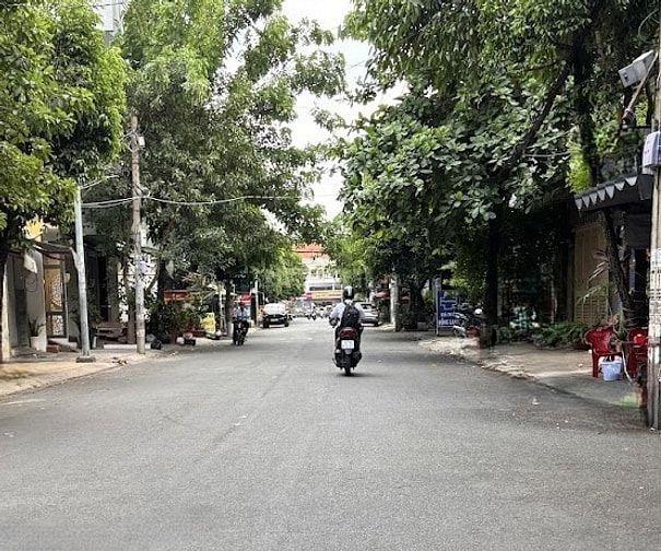 Nhà MT Nguyễn Xuân Khoát 8x20,5m đúc hầm trệt 3 lầu ST vị trí đắc địa