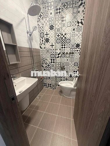 Cho thuê nhà nguyên căn 3 lầu đường Cây Keo thông qua khu Thăng Long
