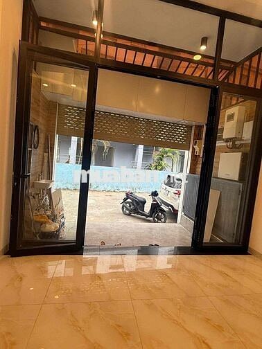 Cho thuê nhà nguyên căn 3 lầu đường Cây Keo thông qua khu Thăng Long