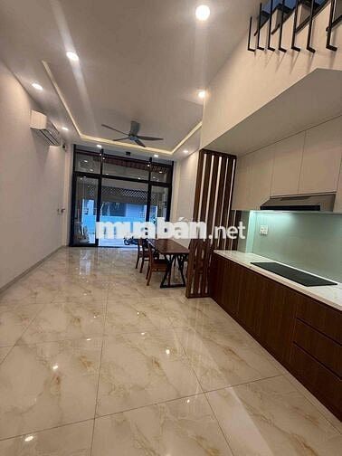 Cho thuê nhà nguyên căn 3 lầu đường Cây Keo thông qua khu Thăng Long