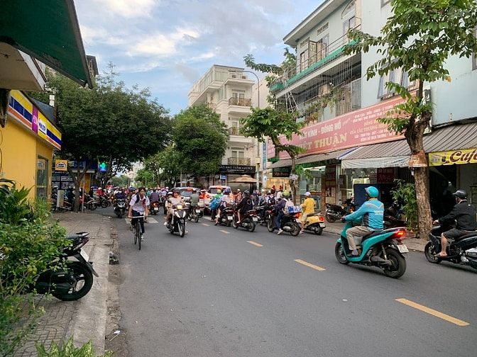 Nhà MT Nguyễn Xuân Khoát 8x20,5m đúc hầm trệt 3 lầu ST vị trí đắc địa