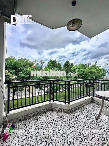Chốt Căn hộ Balcony_Cửa sổ_Đón nắng_Sạch sẽ_Full NT_CMT8Q3