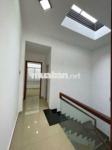 Cho thuê nhà KDC Hồng Đào 5PN đối diện Vạn Phúc, QL13 Thủ Đức ,hẻm 520