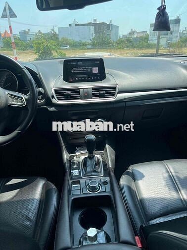 Mazda 3 Trắng 5 chỗ