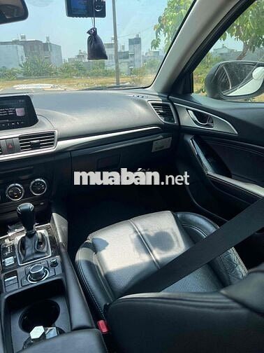 Mazda 3 Trắng 5 chỗ