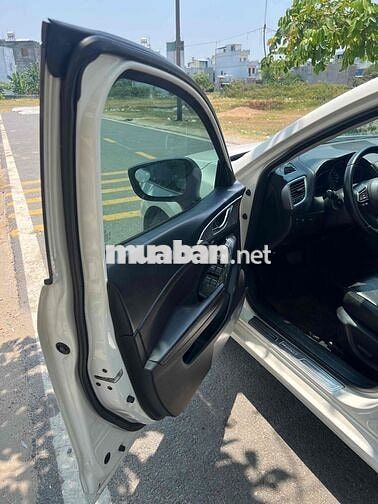 Mazda 3 Trắng 5 chỗ