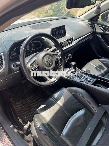 Mazda 3 Trắng 5 chỗ