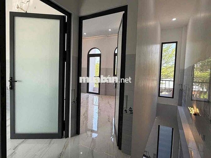 NHÀ LẦU MỚI  Phường Long Châu, KDC sau lưng sân vận động
