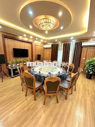 TUYỂN NHÂN VIÊN NHÀ HÀNG SANG TRỌNG