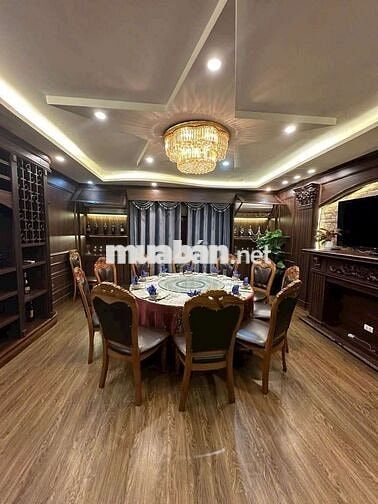 TUYỂN NHÂN VIÊN NHÀ HÀNG SANG TRỌNG