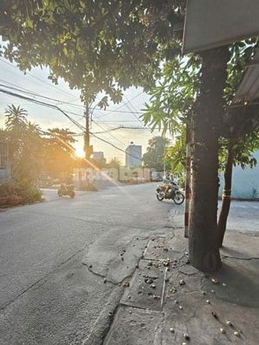 NHÀ MẶT TIỀN ĐƯỜNG THỚI THAM THÔN 11A - HÓC MÔN - 2 LẦU - SÂN THƯỢNG