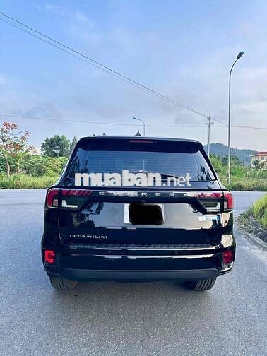 Ford Everest Titanium 2024 4x4 Đen 34.000 km