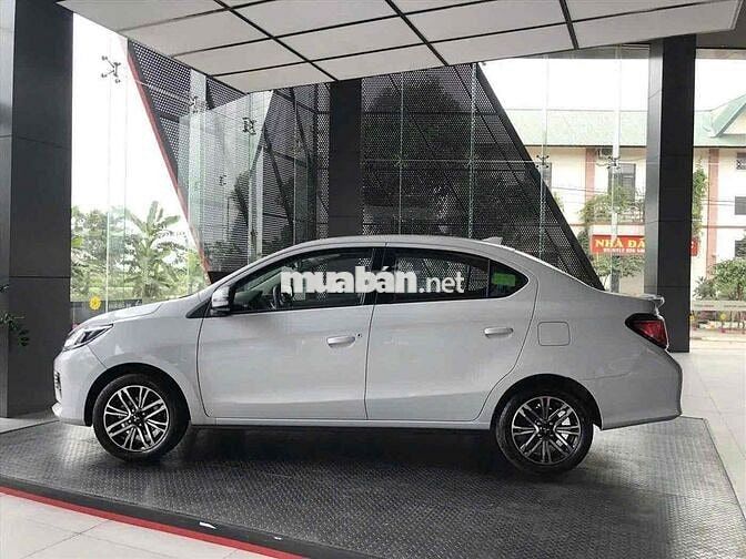 Mitsubishi Attrage Trắng Mới 100%