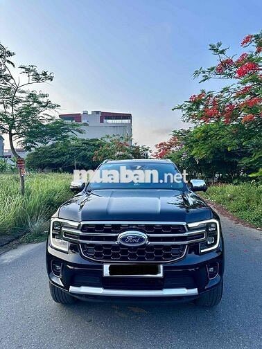 Ford Everest Titanium 2024 4x4 Đen 34.000 km