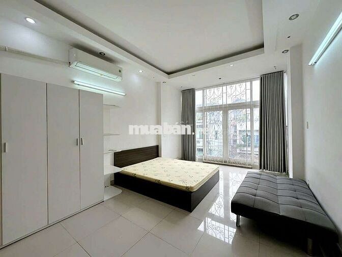 P. Thang máy rộng như villa , máy giặt riêng , miễn phí xe , cửa sổ to