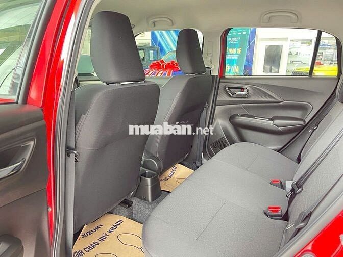 Suzuki Swift Hybrid 2026 Đỏ giao ngay chỉ 180 tr