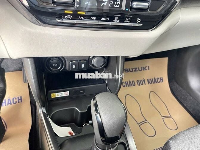 Suzuki Swift Hybrid 2026 Đỏ giao ngay chỉ 180 tr