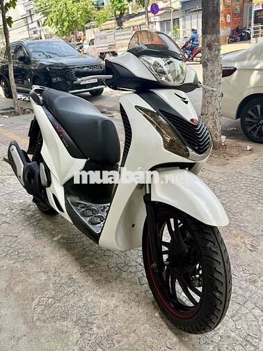SH150 trắng áo Ý, xe biển43 ngay chủ máy zin ngon.