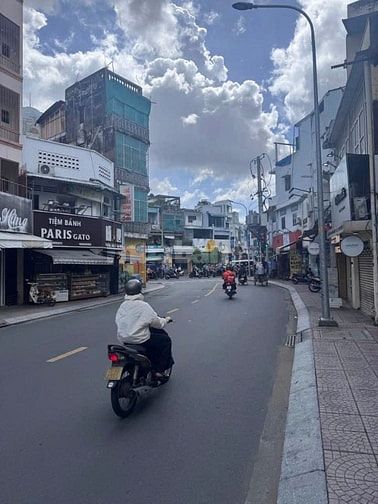 Bán nhà mặt tiền kinh doanh Huỳnh Văn Bánh, Phường 11, Quận Phú Nhuận