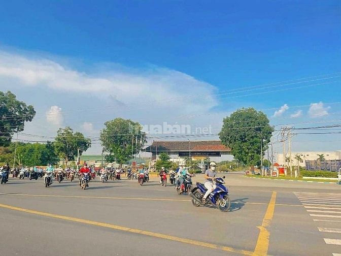 KẸT TIỀN BÁN GẤP 4200M2 ĐẤT NGAY KCN, CHỢ DÂN CƯ ĐÔNG GIÁ 180TR