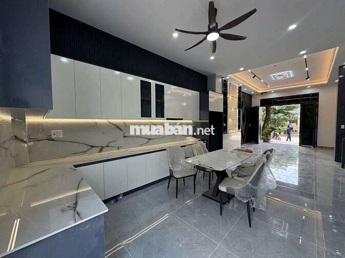 VILLA SIÊU KHỦNG GẦN CHỢ BÌNH CHÁNH FULL NỘI THẤT 