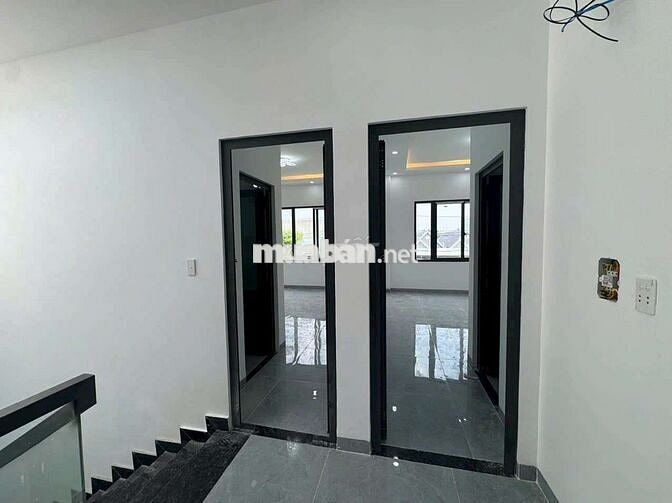 VILLA SIÊU KHỦNG GẦN CHỢ BÌNH CHÁNH FULL NỘI THẤT 