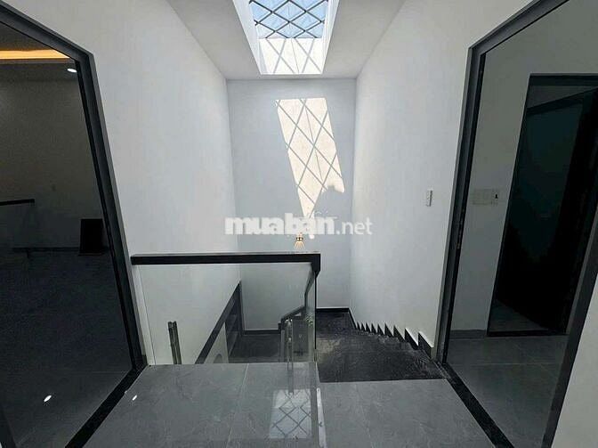 VILLA SIÊU KHỦNG GẦN CHỢ BÌNH CHÁNH FULL NỘI THẤT 