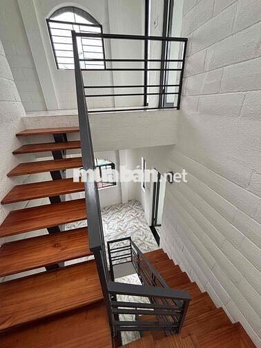 nhà cho thuê ,mới 100% nhà đẹp như hình đầy đủ tiện nghi ,máy lạnh mới