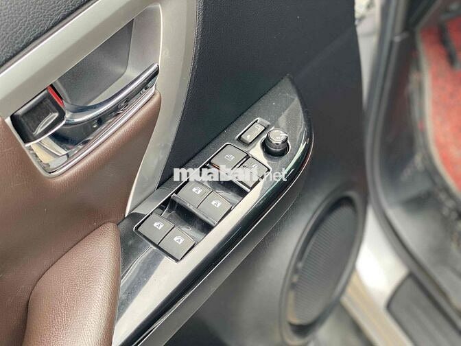 Toyota Fortuner 2017 2.7V AT Bạc