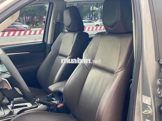 Toyota Fortuner 2017 2.7V AT Bạc