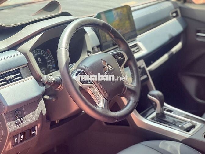 MITSUBISHI XPANDER CROSS  CAM ĐEN 2023-27000KM