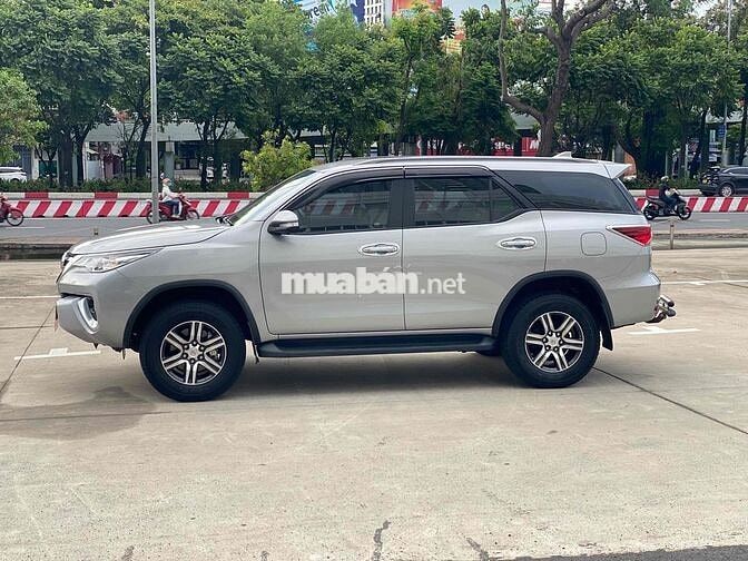 Toyota Fortuner 2017 2.7V AT Bạc