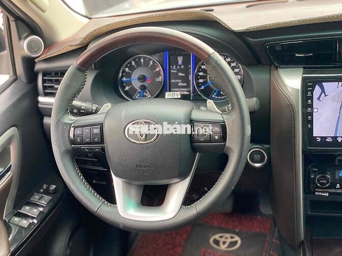 Toyota Fortuner 2017 2.7V AT Bạc