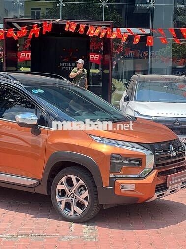 MITSUBISHI XPANDER CROSS  CAM ĐEN 2023-27000KM