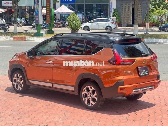 MITSUBISHI XPANDER CROSS  CAM ĐEN 2023-27000KM