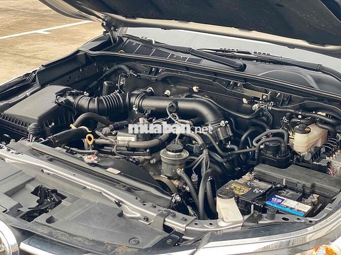 Toyota Fortuner 2017 2.7V AT Bạc
