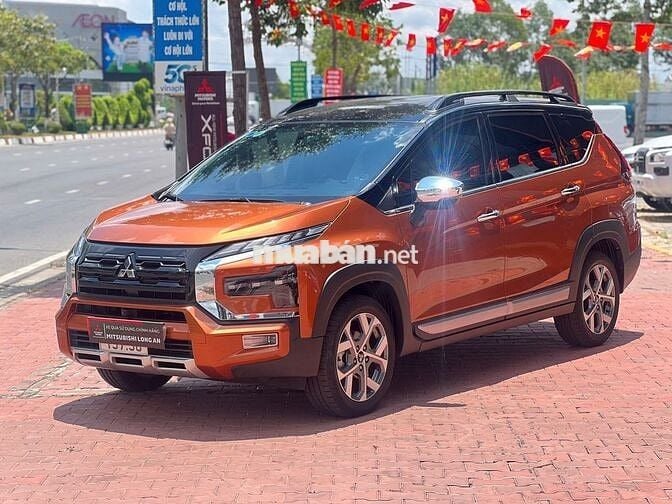 MITSUBISHI XPANDER CROSS  CAM ĐEN 2023-27000KM