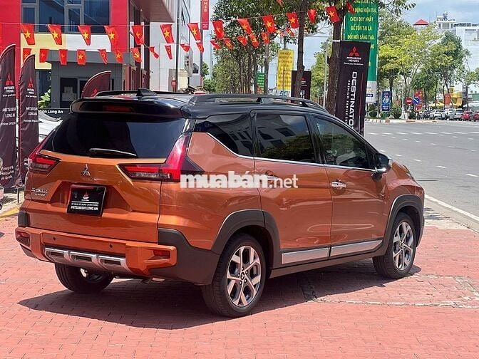 MITSUBISHI XPANDER CROSS  CAM ĐEN 2023-27000KM