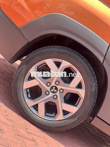MITSUBISHI XPANDER CROSS  CAM ĐEN 2023-27000KM