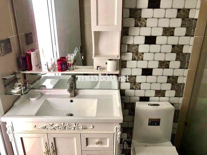 CHO THUÊ CHUNG CƯ 3PN - 3WC DIỆN TÍCH 120m2 NGAY NGUYỄN GIA TRÍ D5