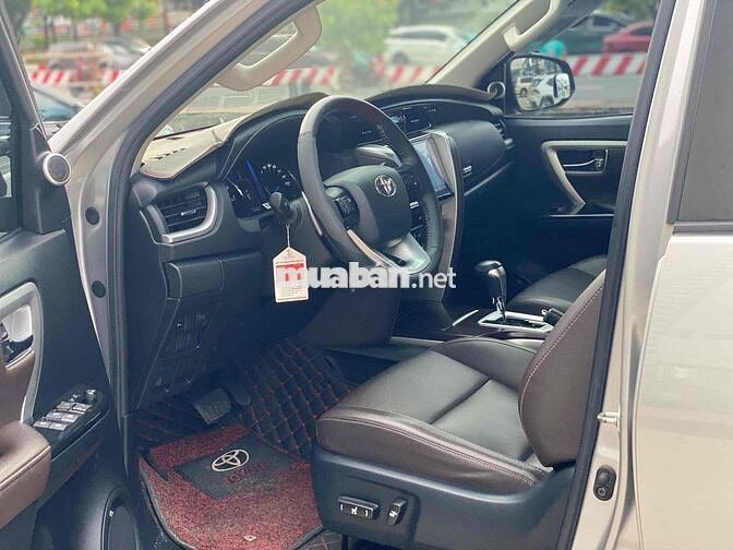Toyota Fortuner 2017 2.7V AT Bạc