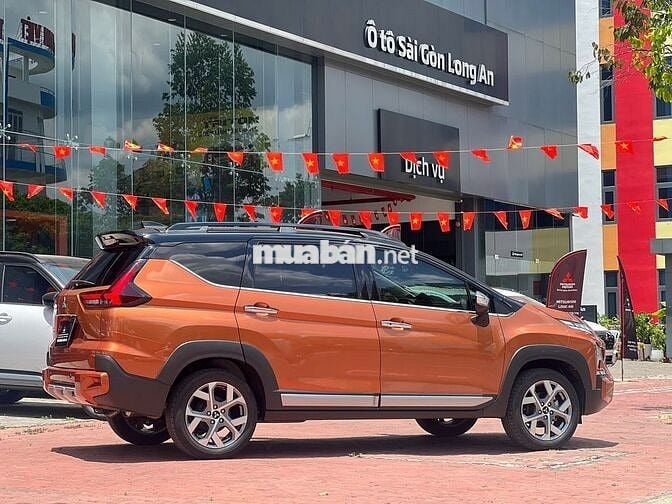 MITSUBISHI XPANDER CROSS  CAM ĐEN 2023-27000KM