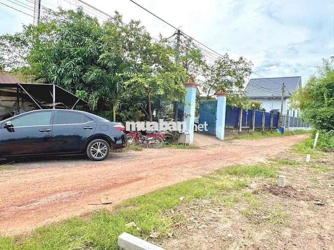 cần bán lô đất hẻm ô tô tới đất.