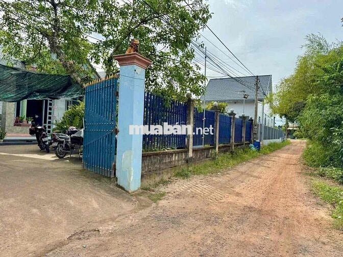 cần bán lô đất hẻm ô tô tới đất.