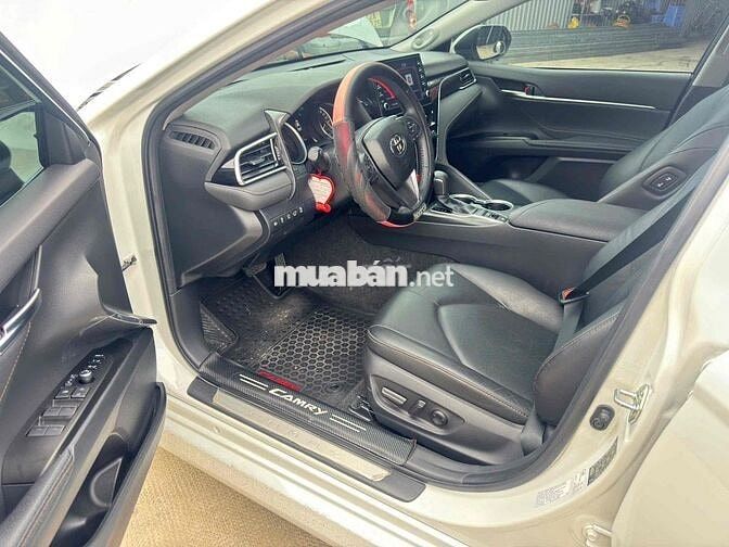 Toyota Camry 2024 2.5Q 29.000km Trắng